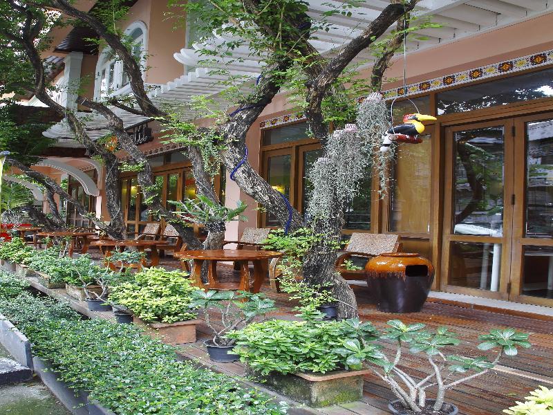 La Petite Salil Sukhumvit 8 Hotel Bangkok Exterior photo